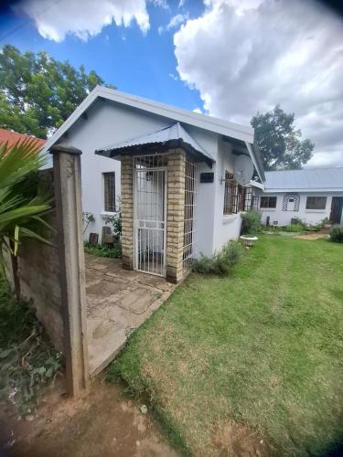 33 On Loop, Flat 2 in Leidibrandas