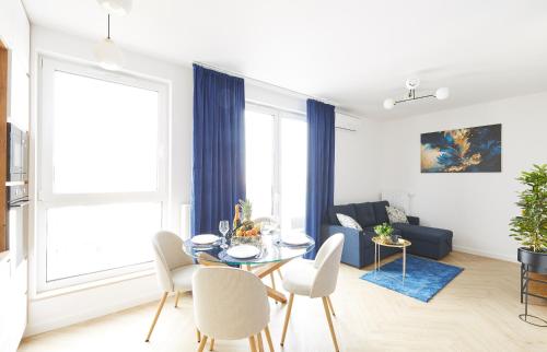 Pileckiego Apartment IV by JumpInHere in Чоснув