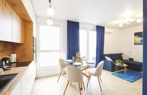 Зручності, Pileckiego Apartment IV by JumpInHere in Чоснув