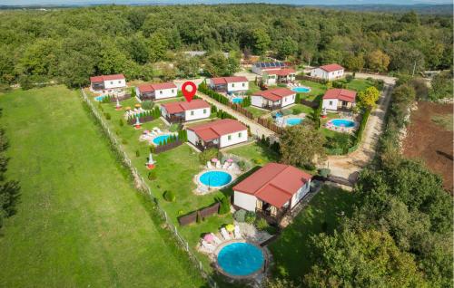 Amazing Home In Tinjan – khách sạn tại Heki