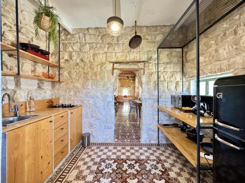 virtuve, Beit El Berbara-Pool & Breakfast in Monsef
