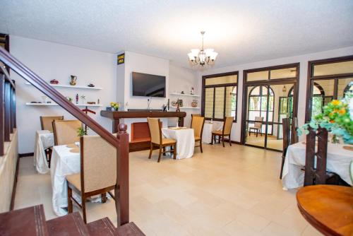 Restoran, Cozy Stead Hotel - Haven House, Gigiri in Nairobi
