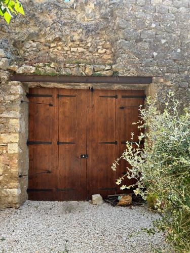 Maison et studio avec jardin et bassin gîte à louer Cornillon