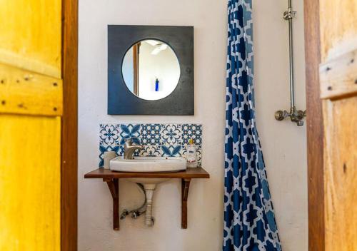Vannituba, Gecko Cottage - Cosy 2-Bedroom in Bagamoyo Old Town in Bagamoyo