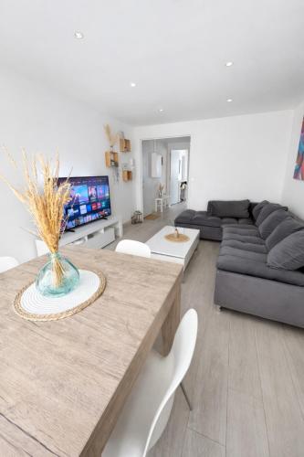 共用Lounge/電視區, Appartement Chilly Mazarin T3 Proche Aéroport Orly (Appartement Chilly Mazarin T3 Proche Aeroport Orly) in 希利馬紮蘭