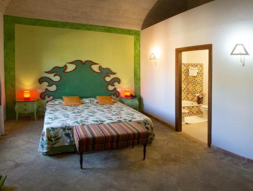 1 queen bed, 1 twin bed
