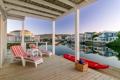 Resort Living on the Water – khách sạn tại Đảo Thesens