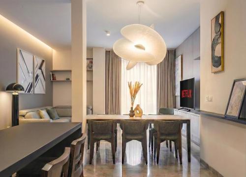Luxury Design Penthouse with Historic View 3-Bedroom