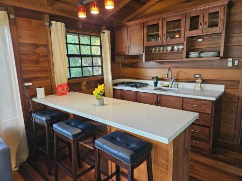 RayneBow Cabin – khách sạn tại Saint Anns