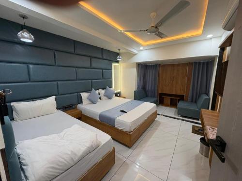 Hotel Skyland – Ahmedabad, TN