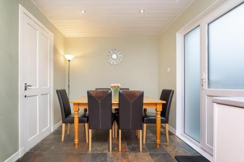 設施, Pitcairn Residence-3Bedroom House-by Holiday Homes in 格倫羅西斯