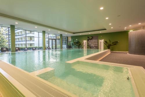 สระว่ายน้ำ, Dorint Hotel & Sportresort Arnsberg/Sauerland in อาร์นเบิร์ก