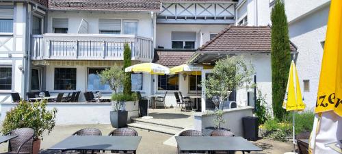 เฮลเลอร์ ทะเวนตี้ โฟร์ 2 (Hellers Twenty Four II) in ฟริดริชซาเฟิน