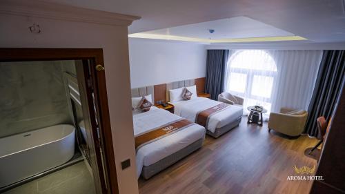 room detail thumbnail 2