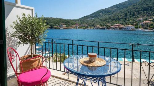 Sivota Panorama Apartment with Stunning Sea Views – khách sạn tại Sivota
