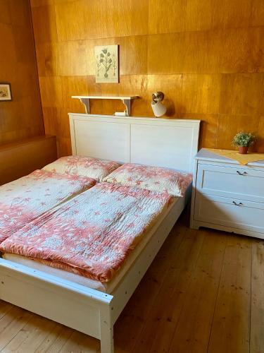 1 double bed, 2 bunk beds