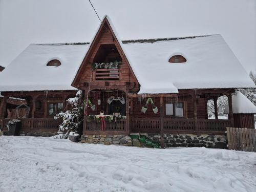 Viesnīcas āriene, Casa cu traditie in Budesti
