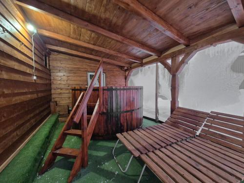 Iekārtas, Casa cu traditie in Budesti