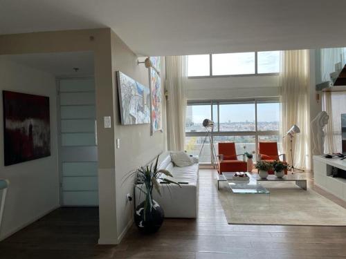 Beautiful Penthouse in Raanana with Stunning View in ラーナナ
