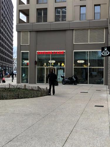 Ресторант, Female dorm- Femme dortoir Paris 8pm-10am in Bobigny