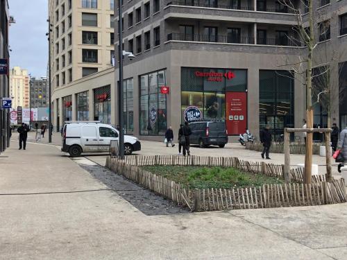 Заобикаляща среда, Female dorm- Femme dortoir Paris 8pm-10am in Bobigny