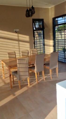 Instalaciones, Palm Breeze Villa in Gunjur