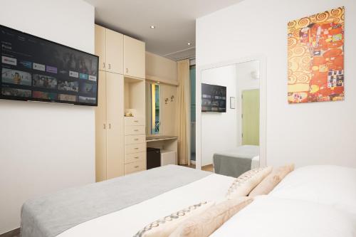 1 queen bed