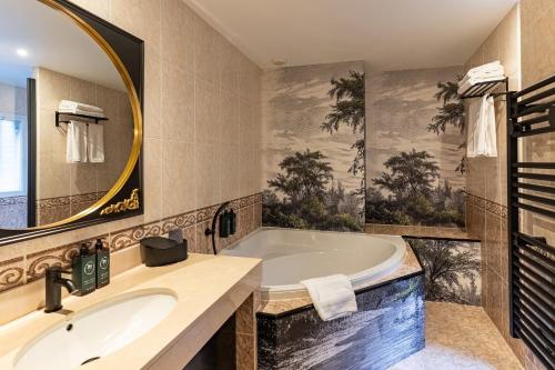 room detail thumbnail 2