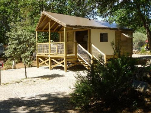 Camping Le Relais de la bresque in Sillans La Cascade ciems