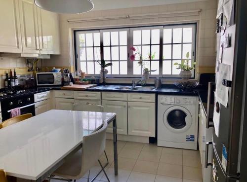 Sunshine house – khách sạn tại Alcabideche