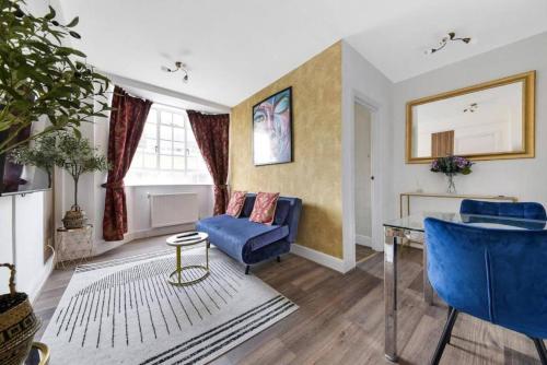 Chelsea Cloisters one bedroom flat near Sloane Square and Kings Road, Londres