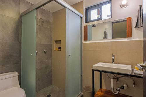 Modern 2 BR condo with rooftop in Roma Norte - image 3