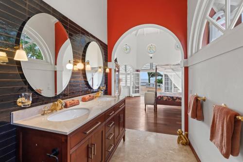 Banyo, Sunset House in Sint Willibrordus