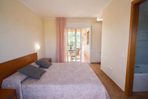 Catalunya Casas Tranquil Costa Brava Retreat with private suite! in Sils