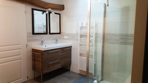 Vannas istaba, Aux vieux fours 4 chambres 2 salle d'eau in Auros