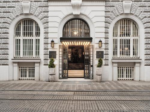 Hotel Capital