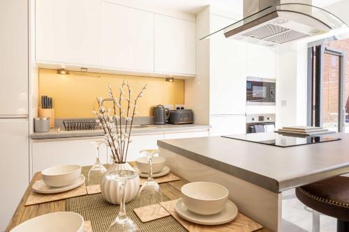 Rest&Recharge at Brookdale House (5 Bedrooms, 15mins to City Centre, Free Parking), Manchester (photo 6)