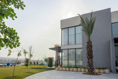 Secluded Luxury Farmhouse , Heated Pool & Garden - Islamabad