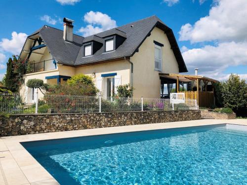 Maison des Pics 10-12 pers - Piscine - Vue in Benejacq