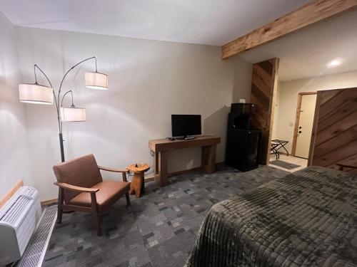 Timber Inn Motel in Phillips, USA