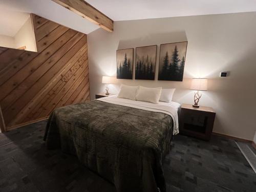 Timber Inn Motel in Phillips, USA