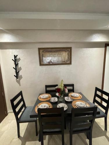 Luxury 3 Bedroom Apt Near Park and Sea, Heated Indoor Pool, Wifi, Free Parking in 엔 하루다