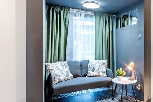 Cute Nest for Couples with AC - image 2