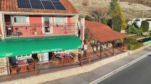 Seosko domaćinstvo STAREVINA (Seosko domacinstvo STAREVINA) in Vracenovici