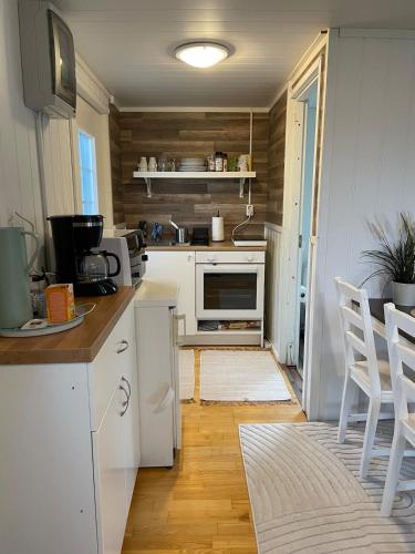 Konyha, Cottage by the sea with sauna and jacuzzi in Isnas