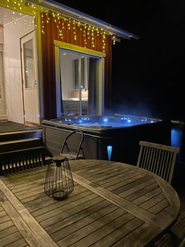 A szálláshely kívülről, Cottage by the sea with sauna and jacuzzi in Isnas