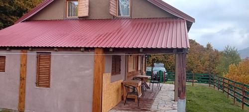 Vikendica strane in Drpe
