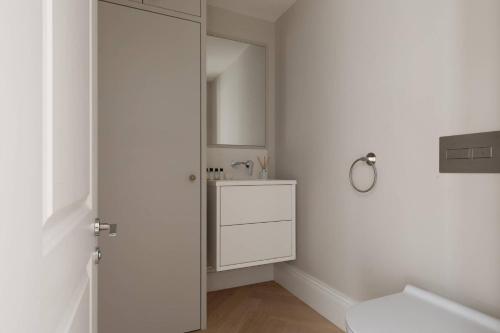 Callcott Street IV by onefinestay - image 2