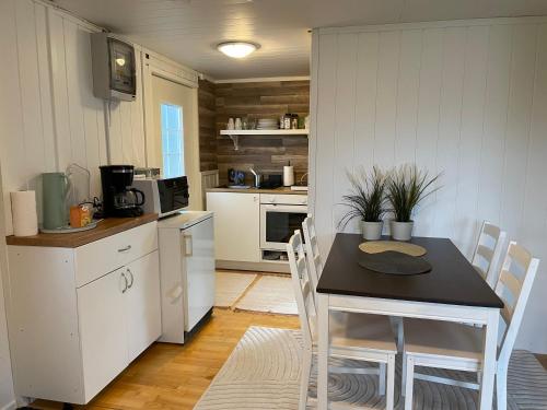 Konyha, Cottage by the sea with sauna and jacuzzi in Isnas