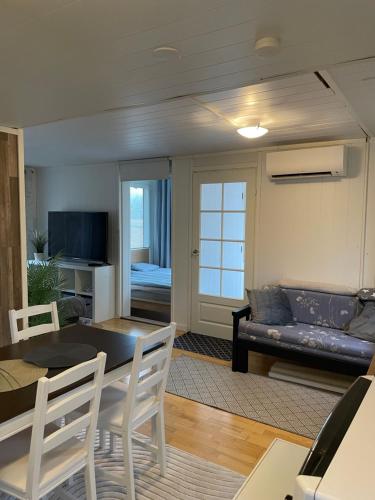 Létesítmények, Cottage by the sea with sauna and jacuzzi in Isnas